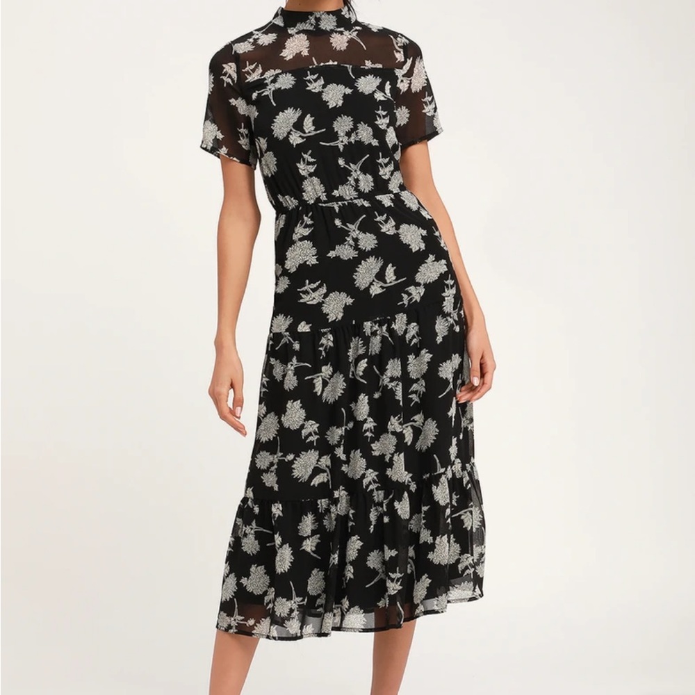 Lulu’s black floral dress